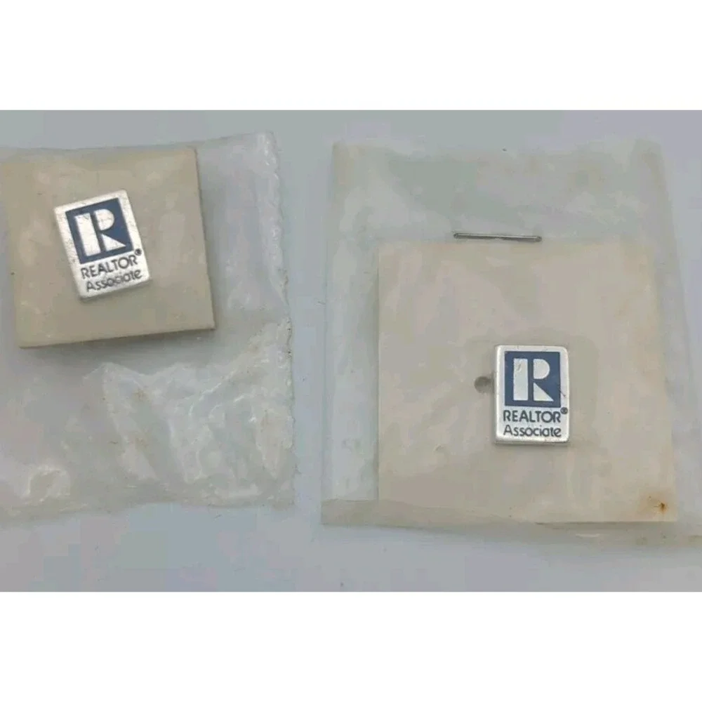 2 Realtor‎ Associate Pins Vintage R Logo Lapel Pin Tie Tack Silver Blue Unused